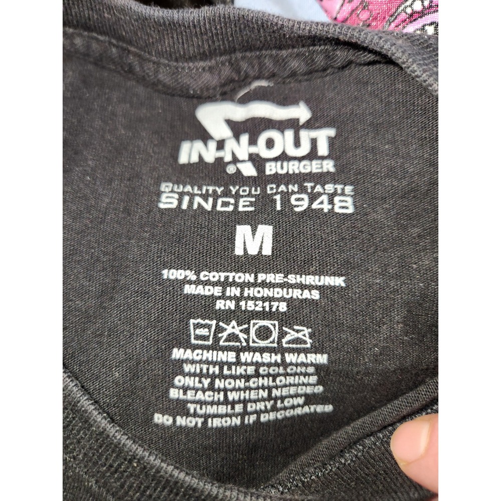 In-N-Out Burger Las Vegas Graphic T-Shirt Mens Medium Black Vintage Car Sunset - Picture 7 of 8
